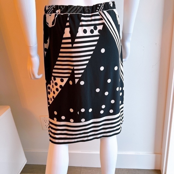 BCBG MAXAZRIA | Black and Cream Patterned Knee-Length Straight Midi Skirt - Picture 2 of 3